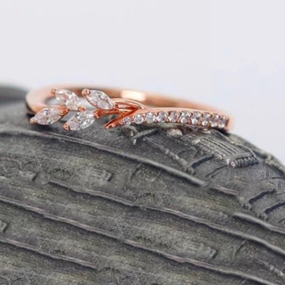 NEW ๐ Rose Gold over 925 Crystal leaf Ring - Picture 3 of 5